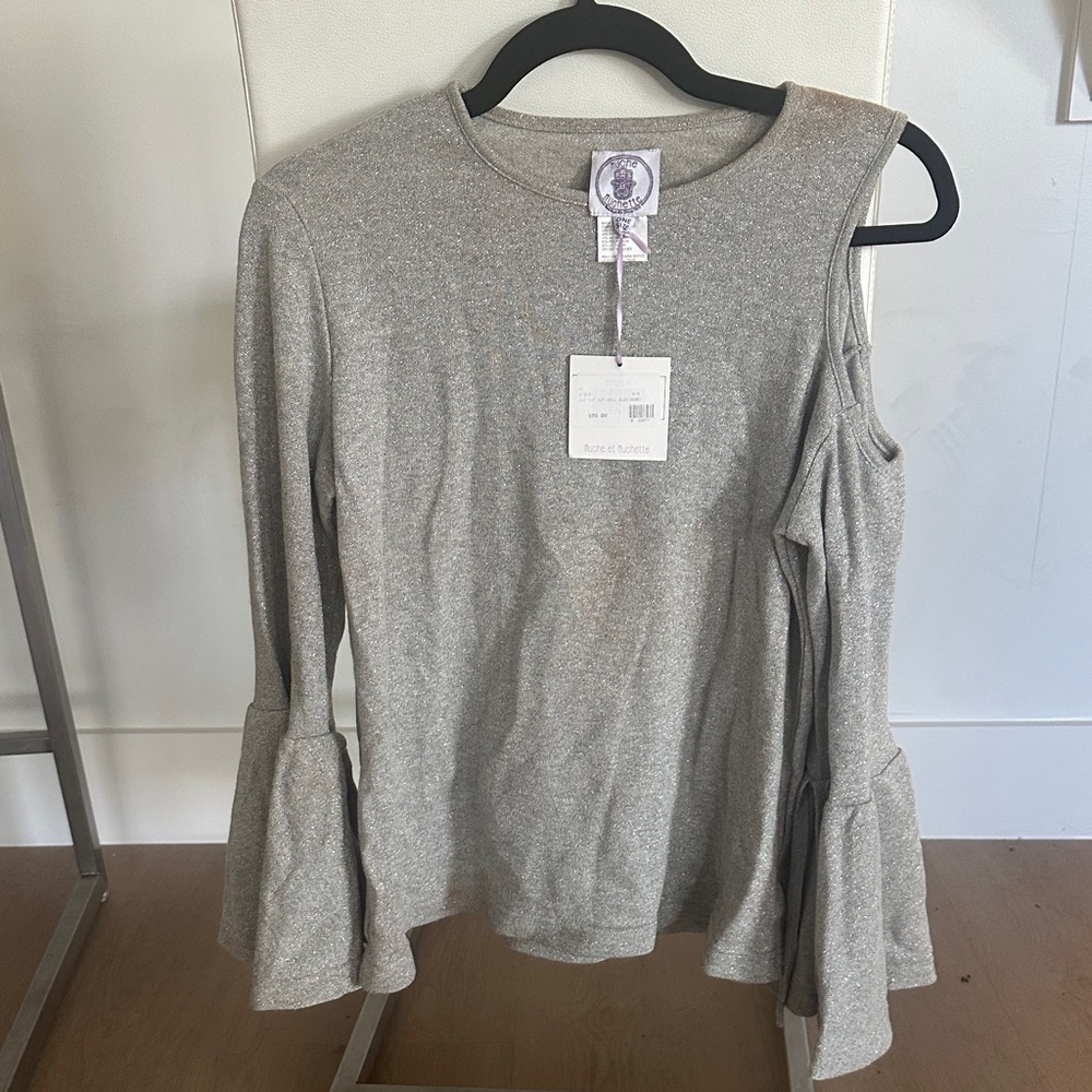 Chic Gray Blouse with Flared Sleeves